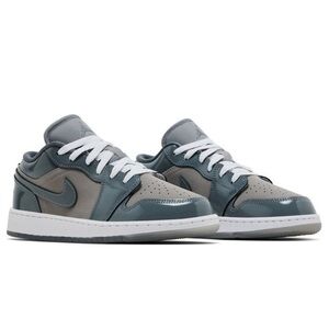 Jordan 1
Low
Patent grey 
Gs
Brand new